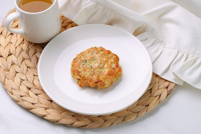 Заказать Котлета рубленая куриная с луком и зеленьюс доставкой |Кафе Традиции с доставкой по Екатеринбургу