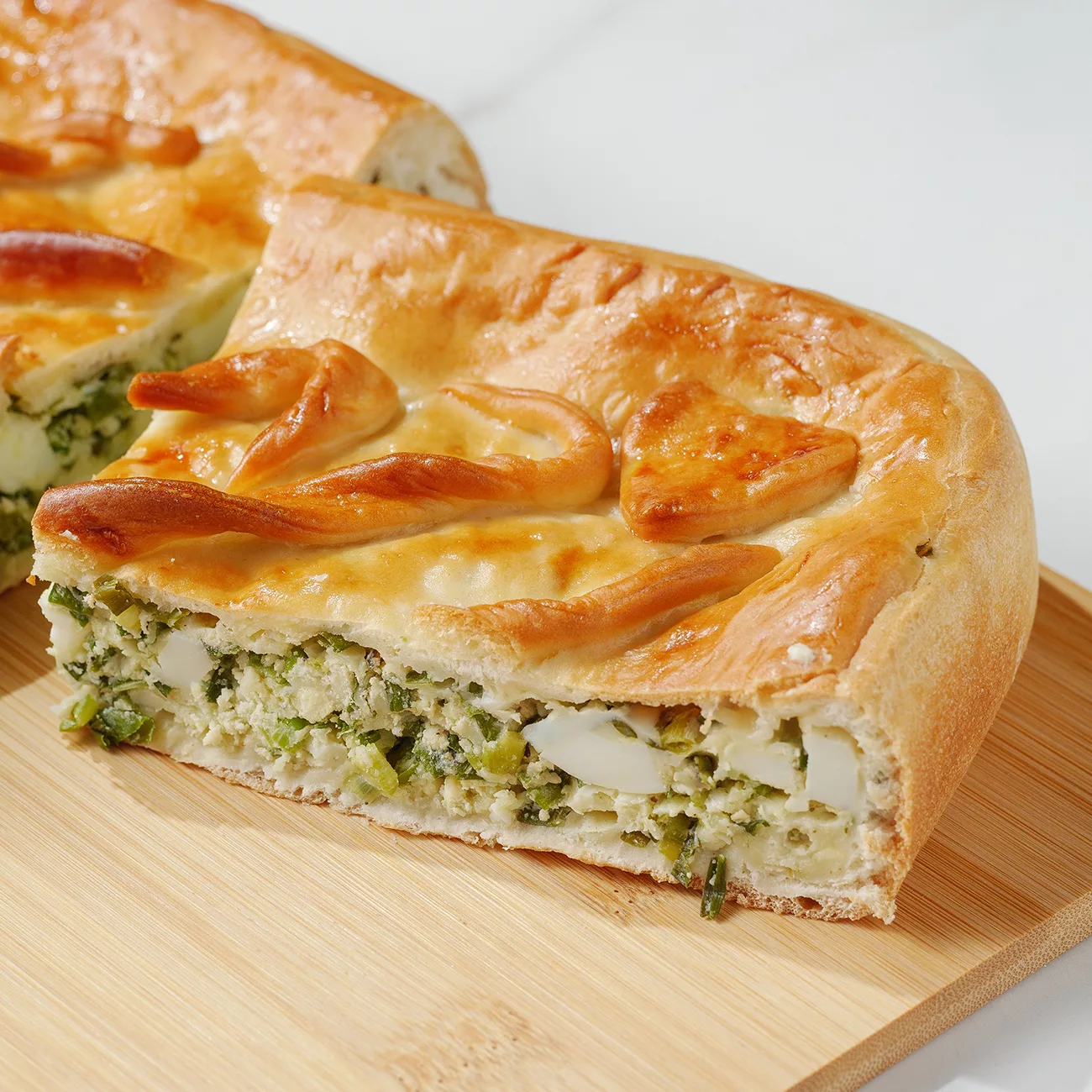 Пирог с луком и яйцом